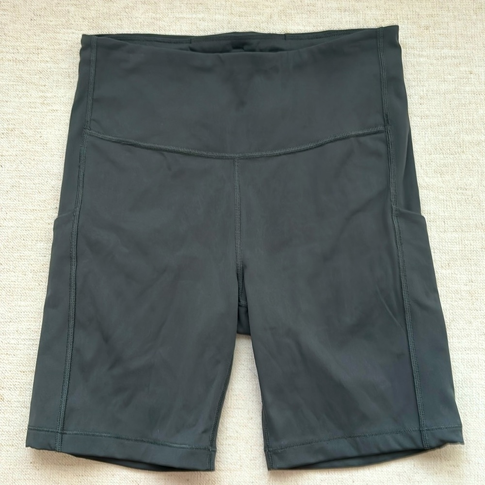 Athleta Ultimate Stash Pocket 7” Shorts. Green. Size S. New.